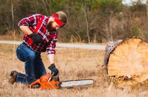How do I get my chainsaw to idle?