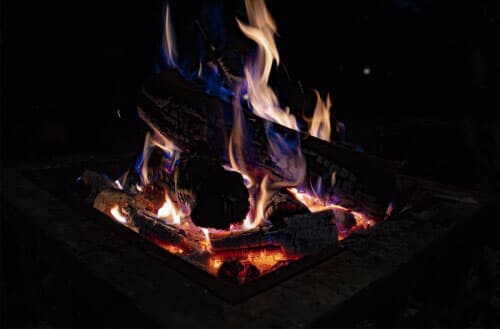 How hot does a fire pit get?