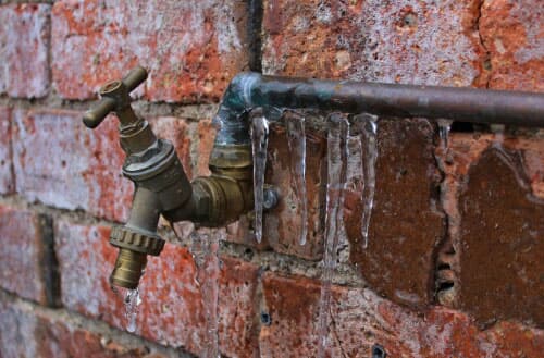 How long does it take for pipes to freeze?