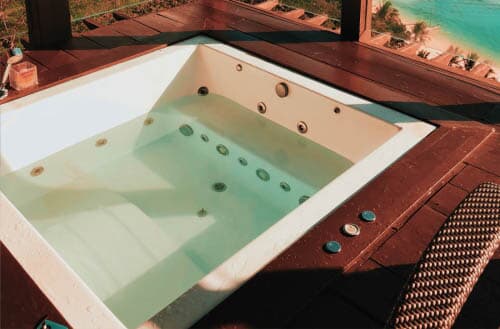 How long to stay in a hot tub?