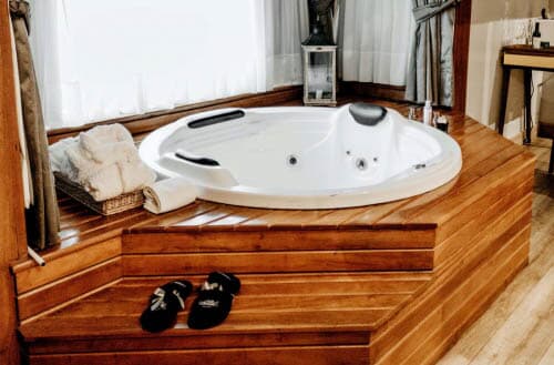 How much electricity does a hot tub use?