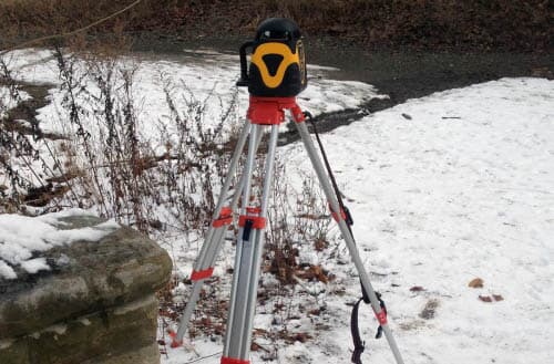 What is the difference between red and green laser levels?