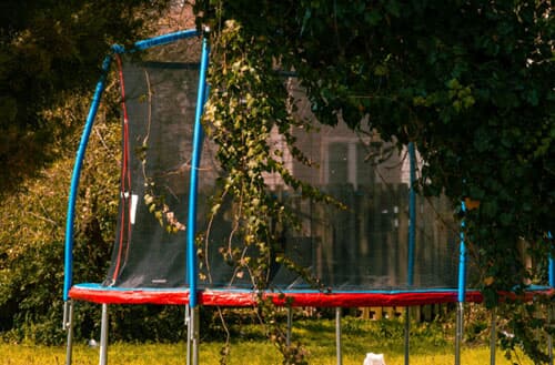 How much weight can a trampoline hold?