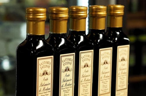 Does vinegar kill weeds and how to use it?