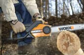 Do electric chainsaw need oil?